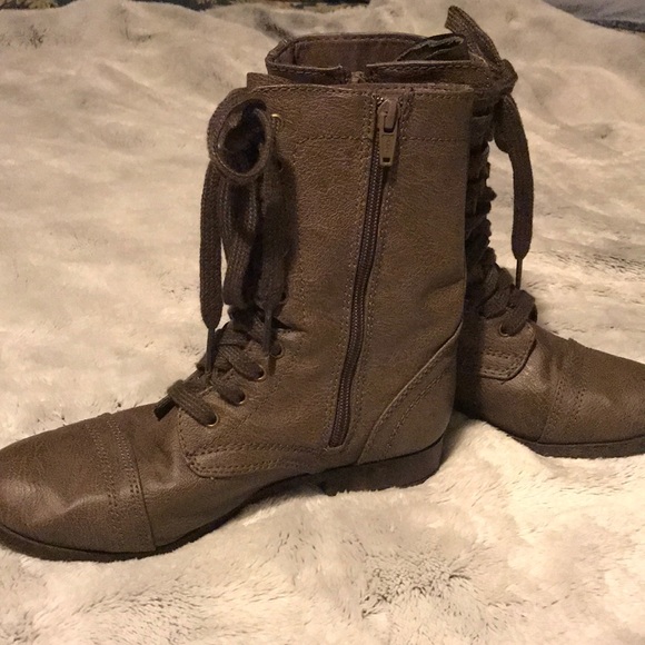 Boots - Picture 3 of 3